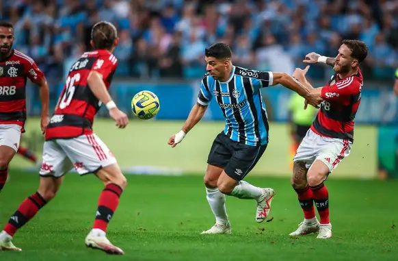 As equipes se enfrentaram três vezes no ano. Em todos os embates, o Flamengo saiu vitorioso e não foi vazado em nenhum jogo (Foto: Reprodução)