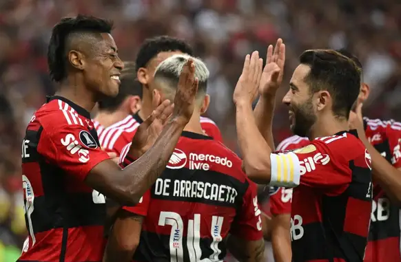 Bruno Henrique e Everton Ribeiro estão em fim de contrato com o Flamengo e pretendem estender seu vínculo com o clube. Tite pode ser peça chave nas conversas por renovação (Foto: Reprodução)