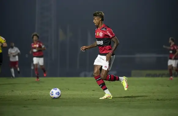 Bruno Henrique em ação pelo Flamengo durante a partida contra o Bragantino pelo Campeonato Brasileiro da temporada de 2021 (Foto: Alexandre Vidal/Flamengo)