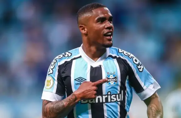 Douglas Costa voltou para o Brasil em 2021, para defender as cores do Grêmio (Foto: Reprodução)