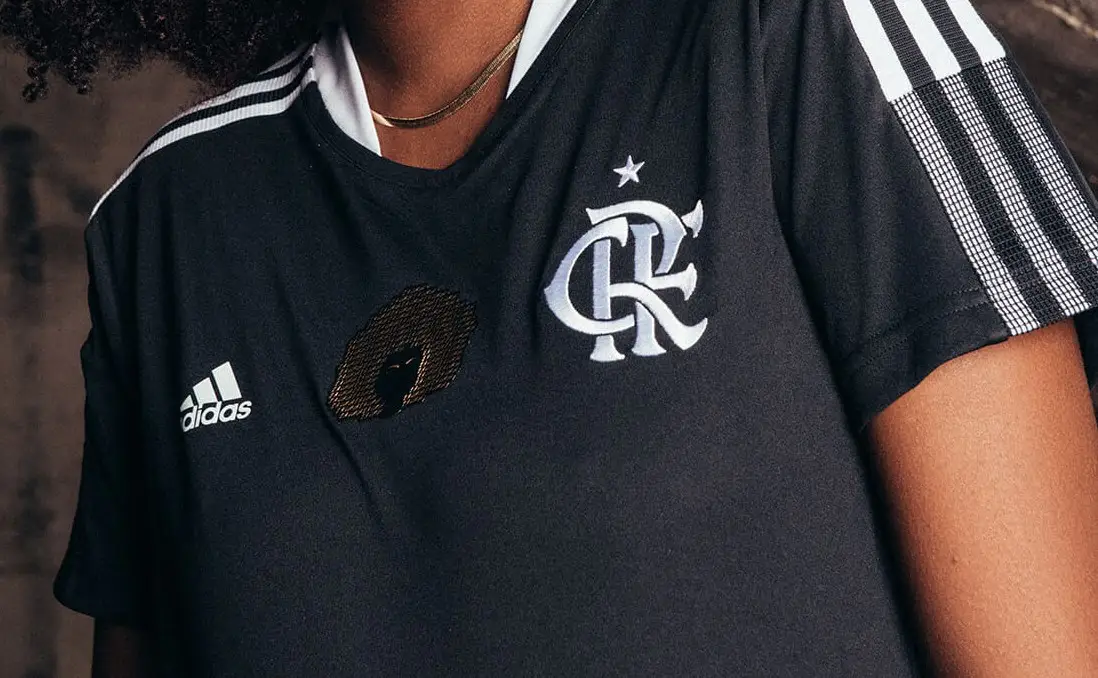 Em 2021, o clube lançou o uniforme nas cores alvinegras