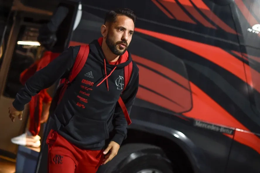 Everton Ribeiro não deve fazer exigências para renovar com o Flamengo