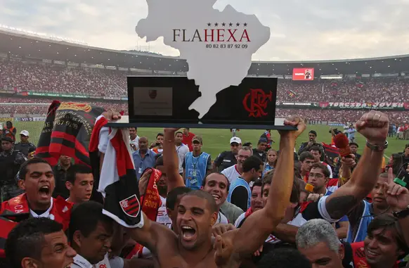 Flamengo conquistou o Campeonato Brasileiro de 2009 após uma arrancada inacreditável faltando apenas nove rodadas para o fim. (Foto: Reprodução)