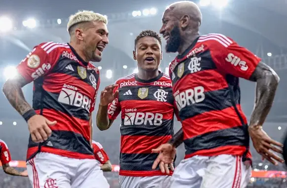 Gerson e Arrascaeta estão de volta ao Flamengo e devem ser opções para o Tite em sua estreia contra o Cruzeiro (Foto: Reprodução)