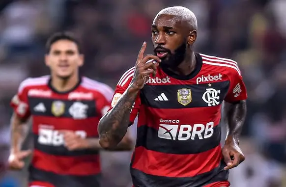 Gerson treina com a equipe titular às vésperas da partida contra o Cruzeiro (Foto: Reprodução)