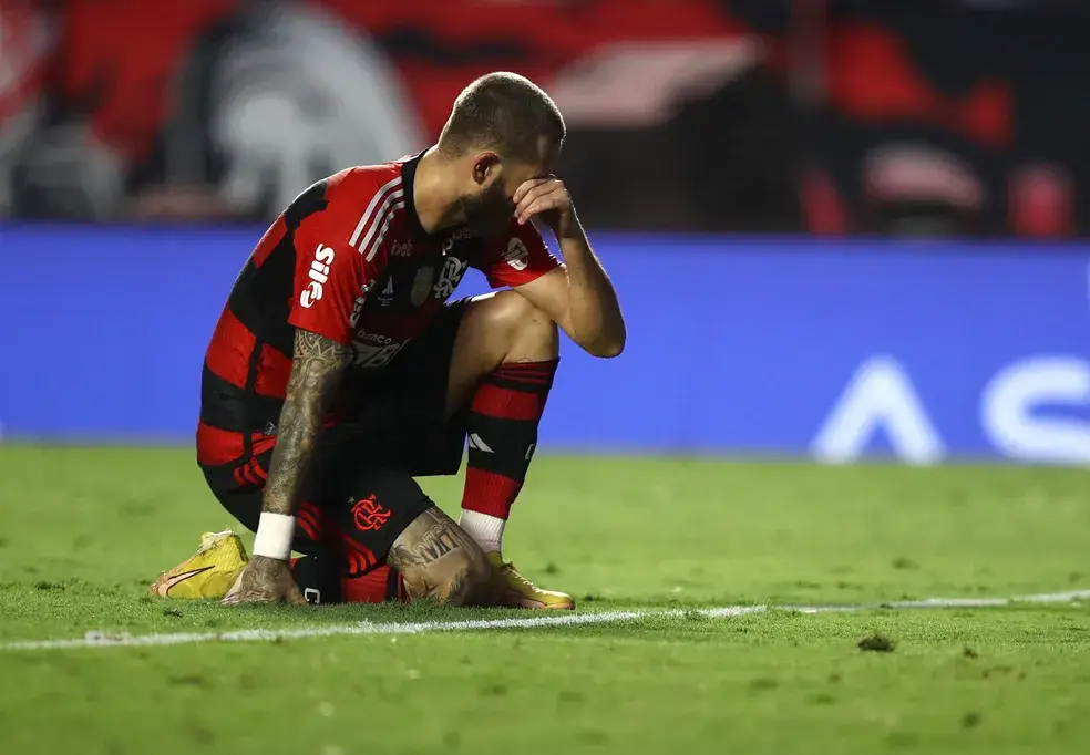Léo Pereira está pendurado para a partida contra o Corinthians e pode desfalcar o Flamengo num possível estrear de Tite a frente da equipe