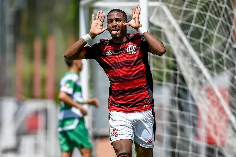 Flamengo deseja contratar jovem promessa que atualmente joga no