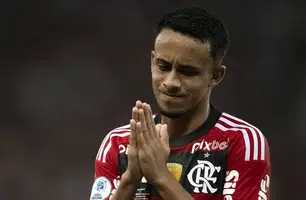 Matheus Gonçalves, de apenas 18 anos, realizou 16 partidas como jogador profissional pelo Flamengo e marcou dois gols. O jovem atleta é considerado uma grande promessa da base e terá mais chances de atuar pelo clube que o revelou a partir da temporada de 2024 (Foto: Reprodução)