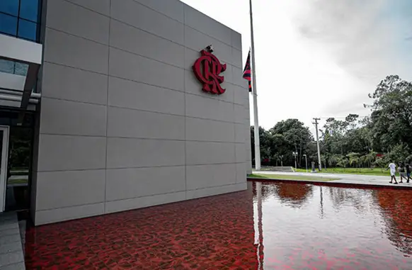 O clube pretende ampliar o Centro de Treinamento Jeorge Helal - Ninho do Urubu (Foto: Reprodução)