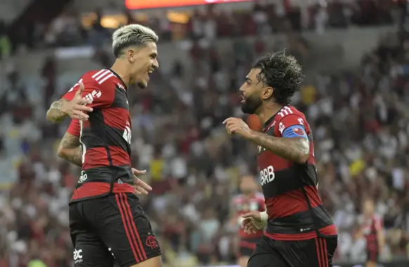 Pedro foi um contratação pedida por Jorge Jesus, 2020, para fazer dupla de ataque com Gabigol, assim a equipe teria um centroavante de origem (Foto: Reprodução)