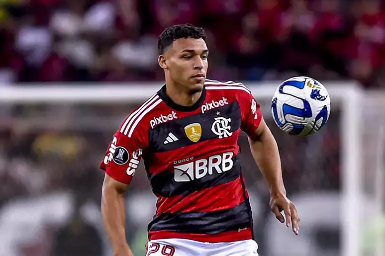 Victor Hugo é o 5° jogador mais jovem a estrear pelo Flamengo em