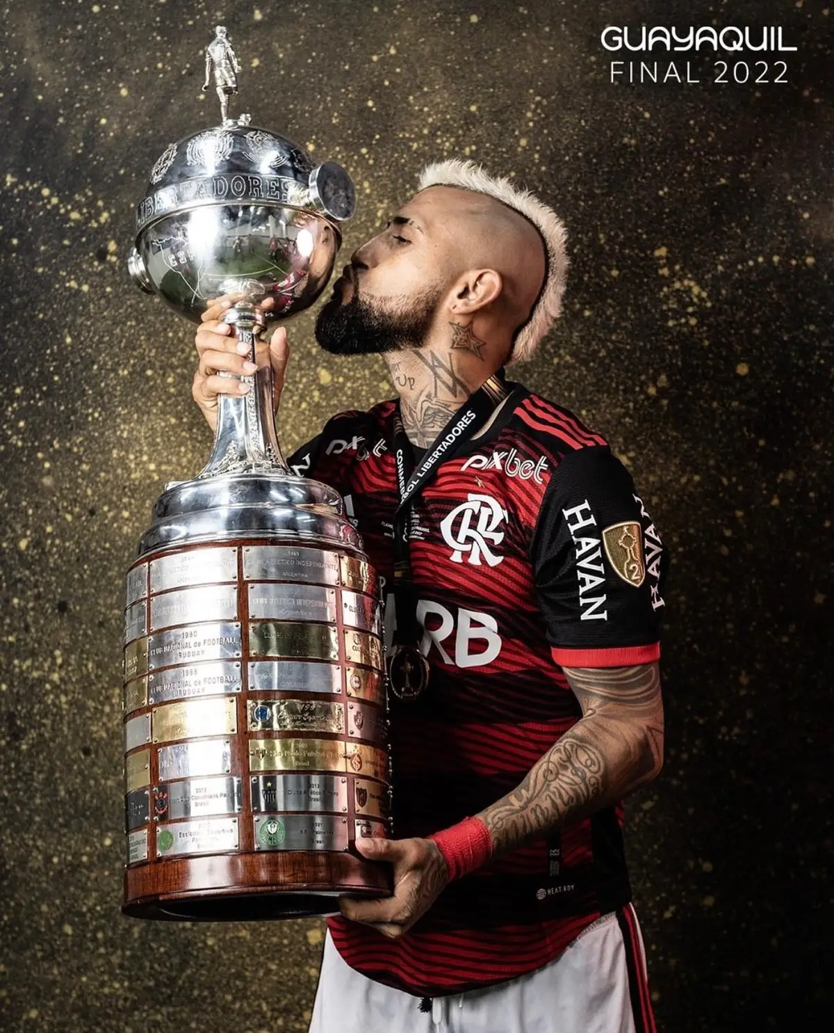 Vidal posta lembrança de vitória na Libertadores, onde foi campeão pelo Flamengo em 2022