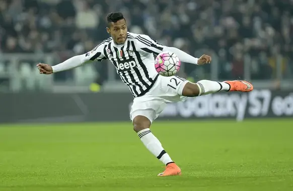 Alex Sandro é um dos principais nomes do Juventus (Foto: AP Photo / Massimo Pinca)