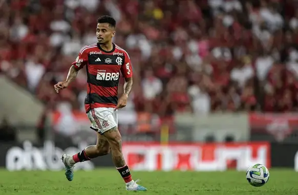 Allan recebe o apoio da torcida do Flamengo (Foto: Thiago Ribeiro/AGIF)