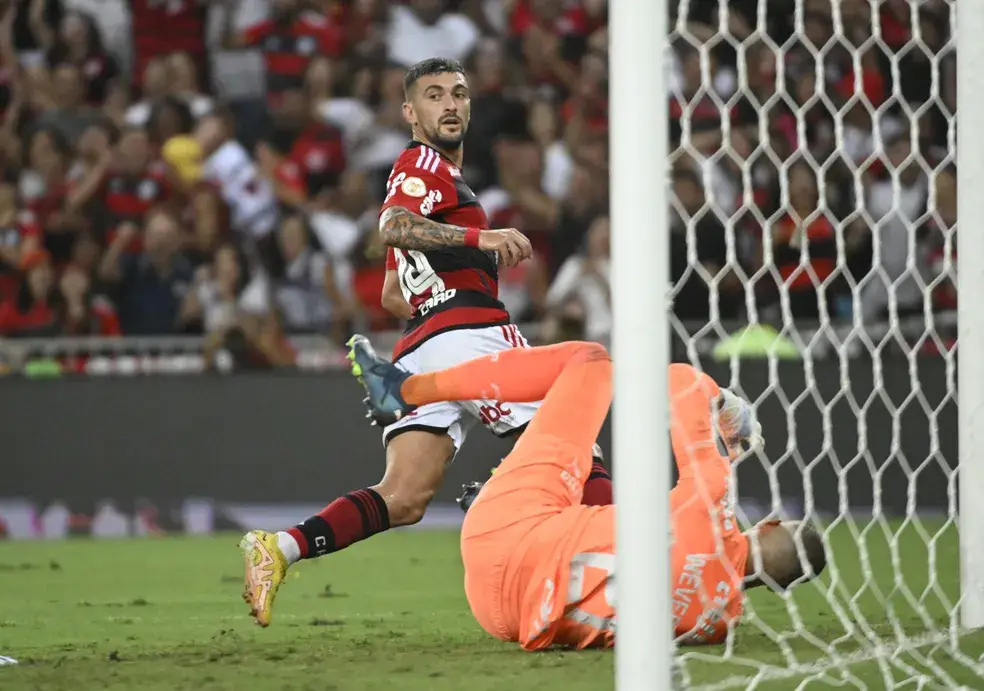 Arrascaeta foi um dos principais destaques na vitória do Flamengo diante do Palmeiras