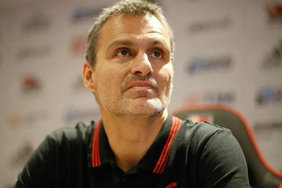 Bruno Spindel em coletiva no Flamengo