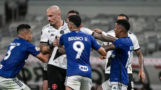 Cruzeiro e Vasco lutam contra o rebaixamento e enfrentam equipes que brigam na parte de cima da tabla (Foto: Reprodução)