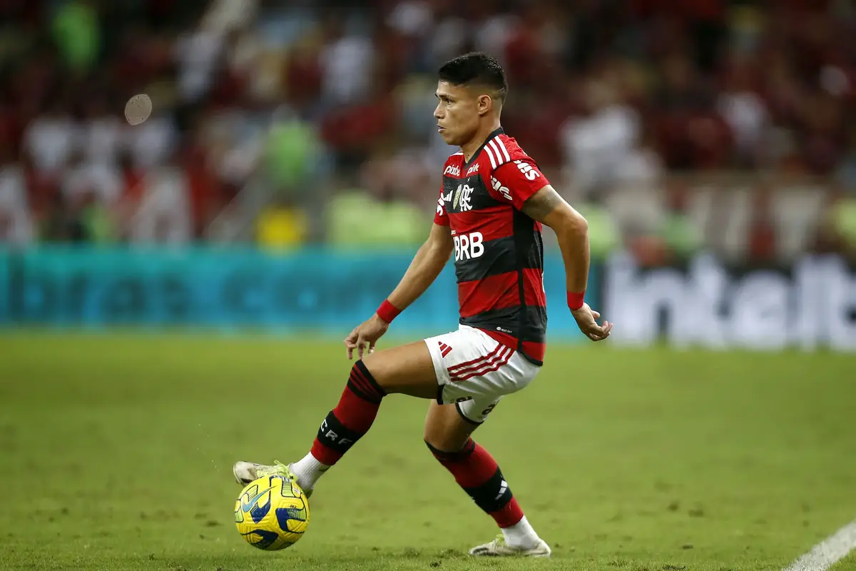 Eleito melhor em campo, Luiz Araújo exalta Tite em vitória do Flamengo