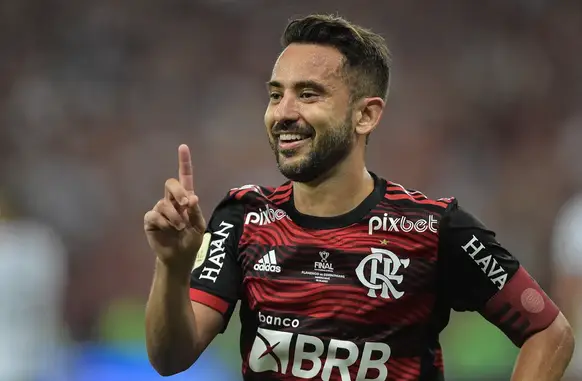 Everton Ribeiro deseja permanecer no Flamengo, porém, as negociações estagnaram por divergências em relação a tempo de contrato. O clube quer 1 temporada e o jogador deseja pelo menos mais 3 anos (Foto: Reprodução)