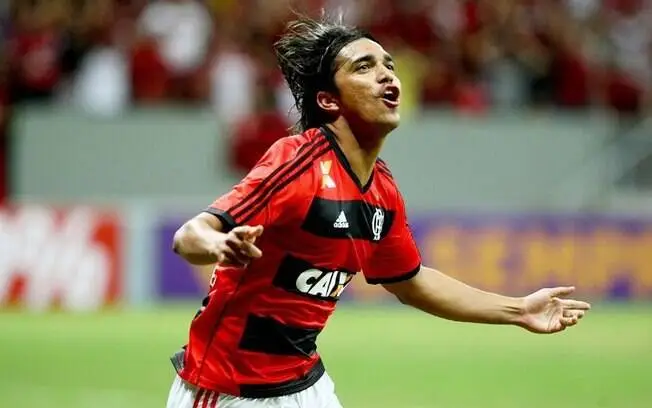 Ex-jogador do Flamengo e ídolo do futebol da Bolívia, o atacante Marcelo Moreno anunciou sua aposentadoria