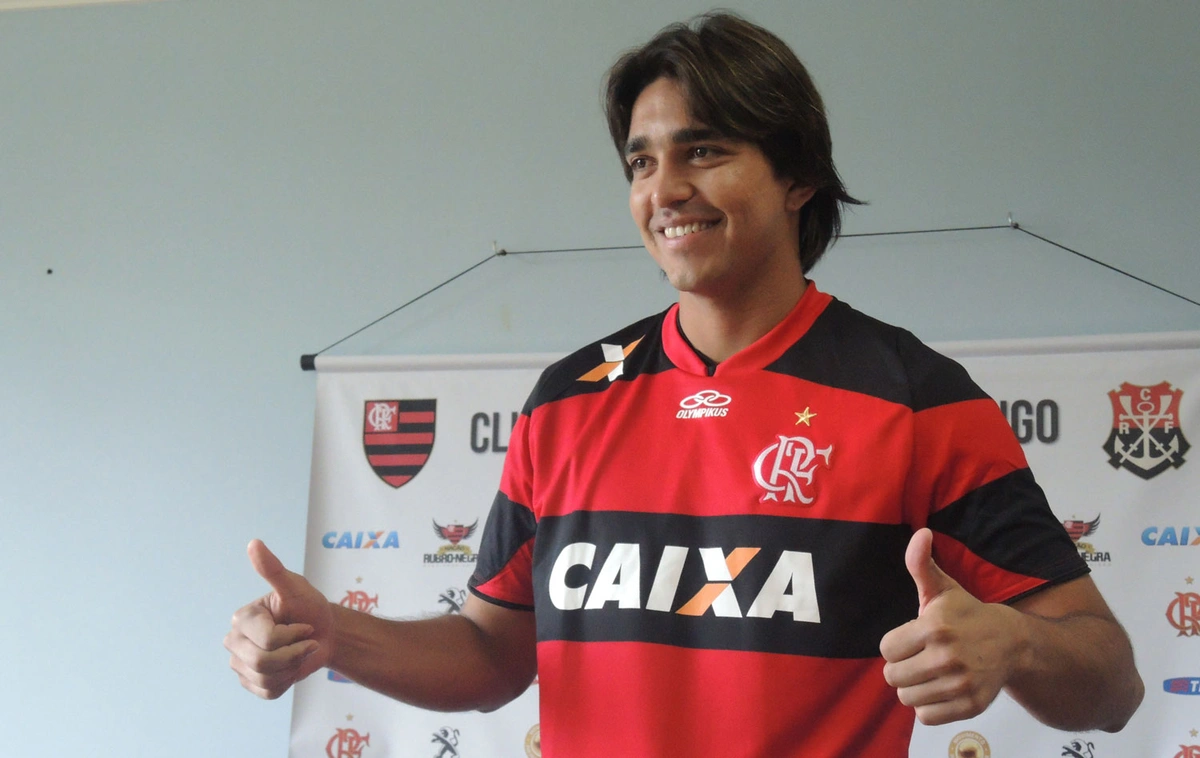 Ex-jogador do Flamengo e ídolo do futebol da Bolívia, o atacante Marcelo Moreno anunciou sua aposentadoria