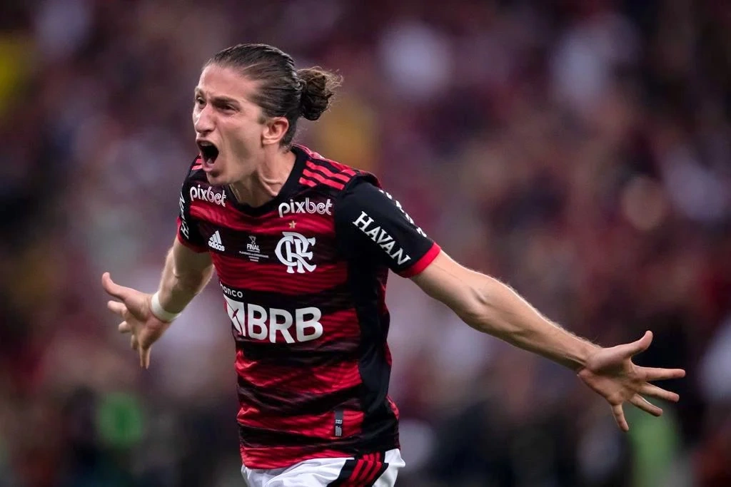 Filipe Luís chegou ao Flamengo em 2019, ano mágico, após um longo período jogando no velho Continente. Atualmente com 38 anos, o atleta acredita que ainda tem plenas condições de defender o clube dentro de campo por mais uma temporada