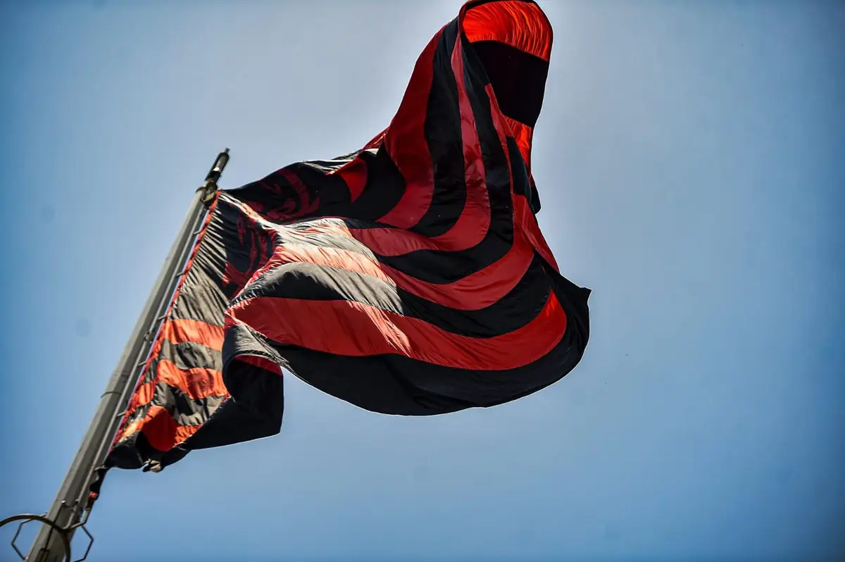 Flamengo comemora 128 anos de muito história, conquistas e glórias. Seja na terra, seja no mar, vencer, vencer, vencer!