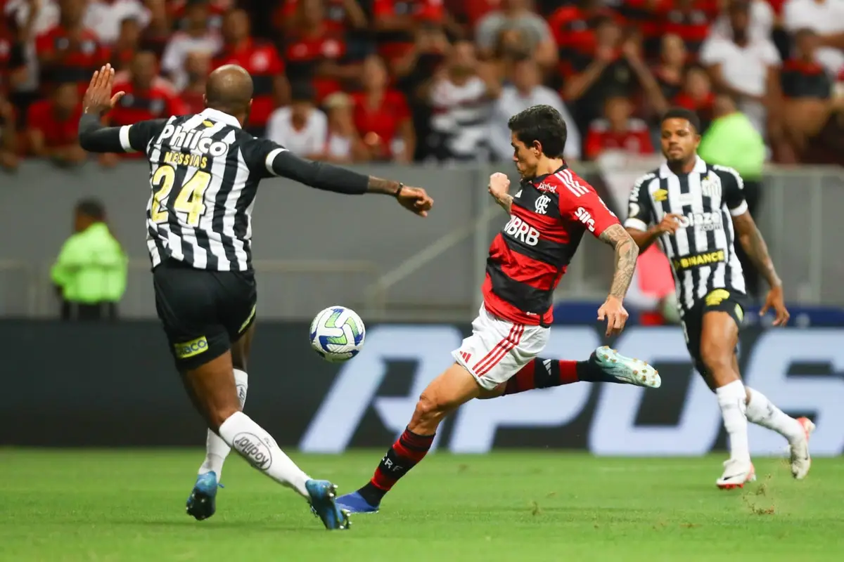 Flamengo não consegue vencer o Santos e fica ainda mais longe de seu principal objetivo, que é a vaga para a Libertadores 2024
