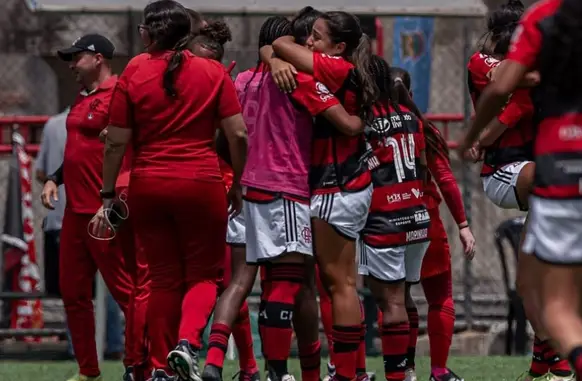 Flamengo sub-17 feminino se classifica para a final do brasileirão da categoria (Foto: Reprodução)
