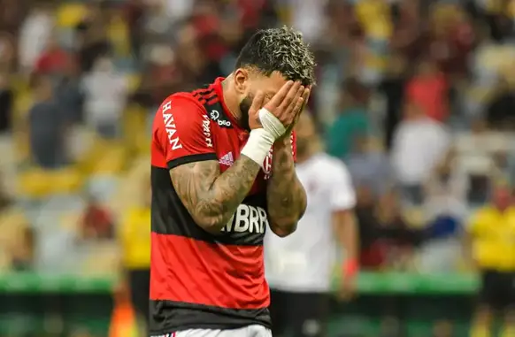 Gabigol, apesar de ser considerado ídolo pela imensa maioria da torcida, na temporada 2023 vem recebendo bastante críticas por suas atuações muito abaixo do esperado (Foto: Reprodução)