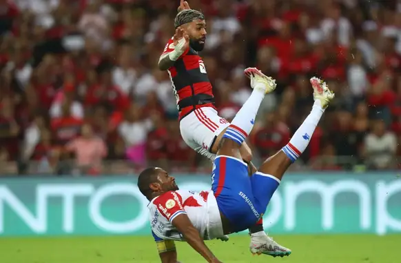 No primeiro turno do brasileirão de 2023, o Flamengo venceu o Fortaleza por 2 a 0 no Maracanã (Foto: Terra)