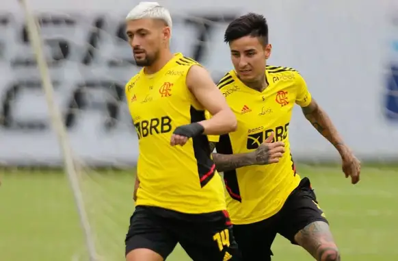 Pulgar e Arrascaeta estarão à disposição de Tite para a partida contra o Bragantino (Foto: Reprodução)