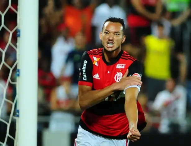 Réver, ex-zagueiro do Flamengo