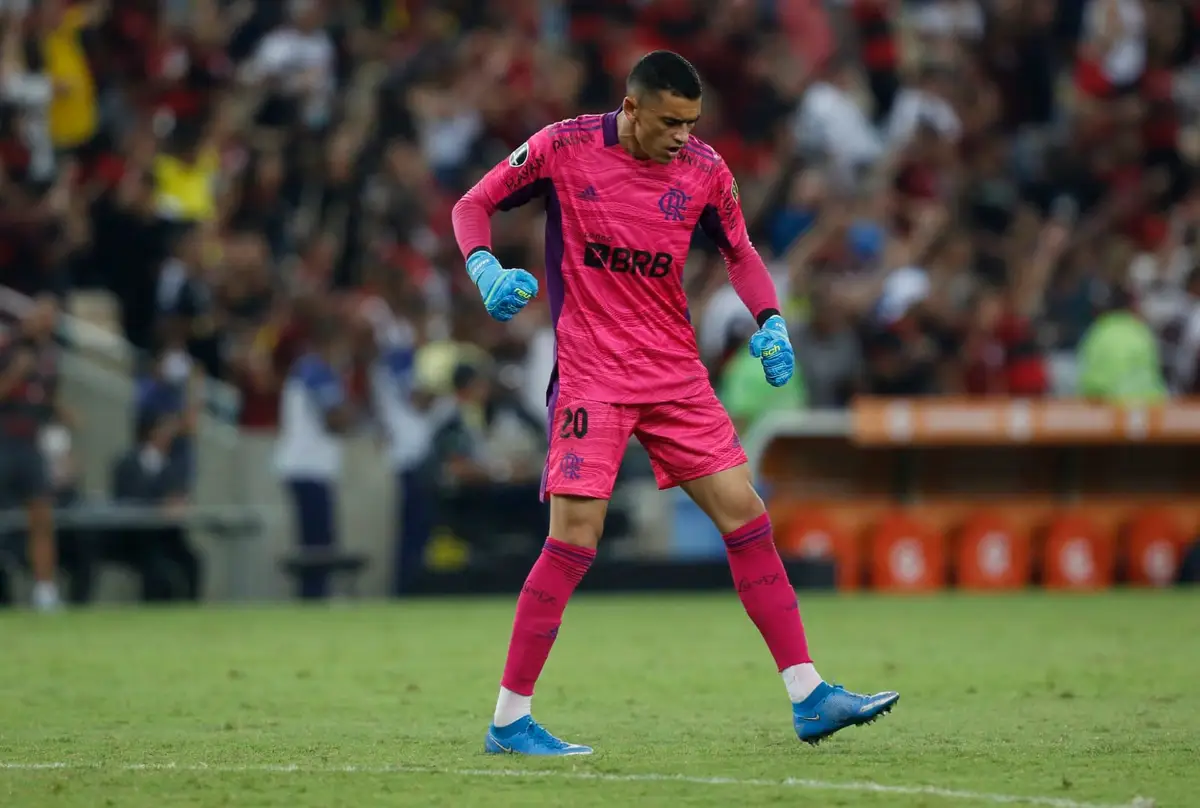 Campeão no Flamengo, Santos é melhor goleiro da Libertadores 2022