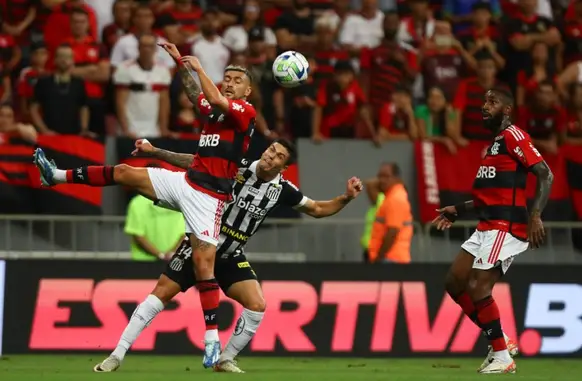 STJD denuncia Bruno Henrique e Gerson por expulsões em Flamengo x Santos (Foto: Reprodução/ Twitter)