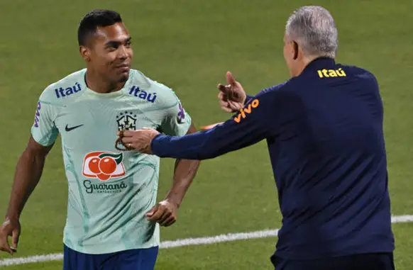 Tite convocava frequentemente o atleta Alex Sandro na época em que treinava Seleção (Foto: Reprodução)