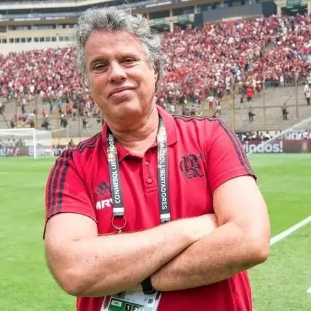 Vice-presidente de comunicação do Flamengo, Gustavo Oliveira explica o motivo de ter recusado oferta dos Emirados Árabes por direito de imagem do clube