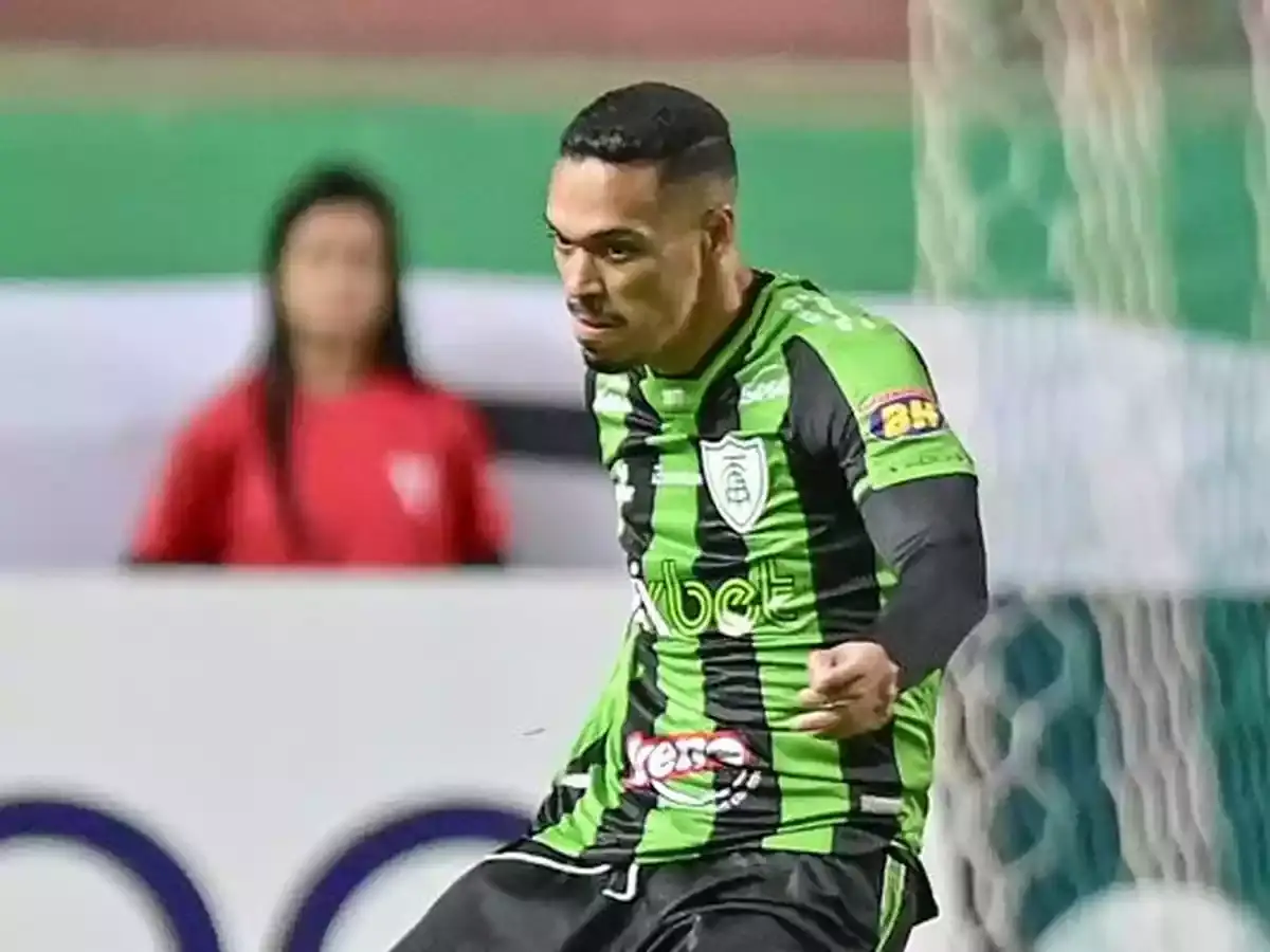 Zagueiro Eder do América-MG elogia o Flamengo