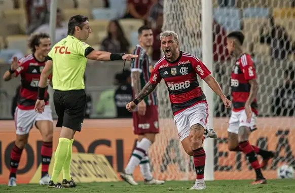 Arrascaeta comemora gol contra o Fluminense (Foto: Paula Reis/Flamengo)