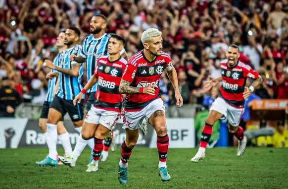 Arrascaeta em jogo contra o Grêmio (Foto: Guilherme Ribeiro)