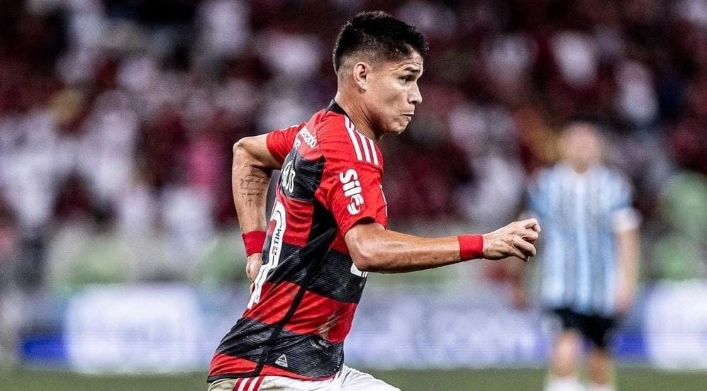Atacante Luiz Araújo em partida contra o Grêmio pela semifinal da Copa do Brasil