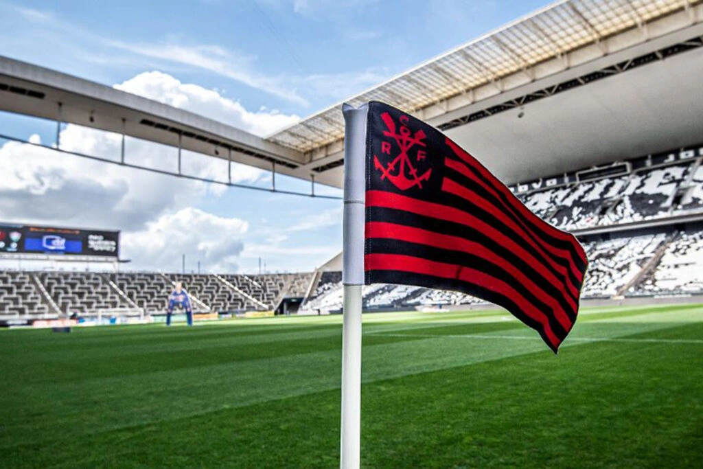 Bandeira do flamengo em campo