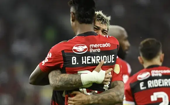 Bruno Henrique e Gabigol comemoram gol contra Olimpia (Foto: André Durão / Flamengo)