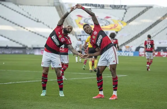 Bruno Henrique e Gabigol na Neo Química Arena (Foto: Alexandre Vidal/ Flamengo)
