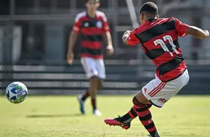 Centroavante Petterson marcando seu segundo gol na partida (Foto: Reprodução/ Redes sociais)