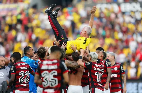 Dorival Júnior e time do Flamengo (Foto: Gilvan de Souza/Flamengo)