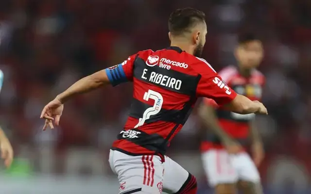 Everton Ribeiro em partida