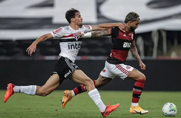 Flamengo e São Paulo em partida pela Copa do Brasil (Foto: André Mourão/ UOL)