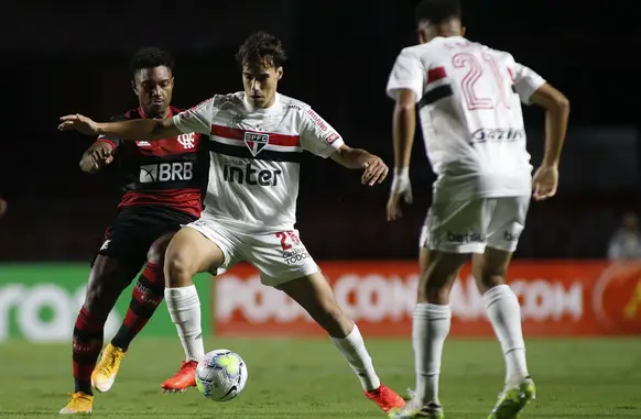 Flamengo x São Paulo pela última rodada do campeonato brasileiro de 2020. O rubro-negro levou o título daquele ano (Foto: Arquivo Tricolor)
