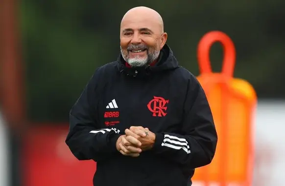 Jorge Sampaoli, atual técnico do Flamengo tem permanência garatinda no clube (Foto: Instagram/ Jorge Sampaoli)
